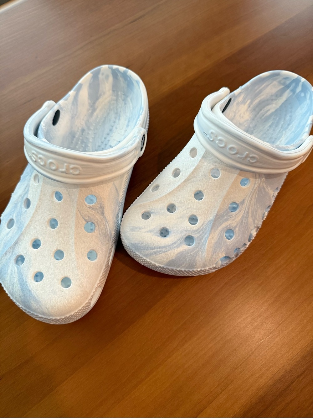 Crocs Classic Marbled Clog White Blue Women’s 8 Men’s 6